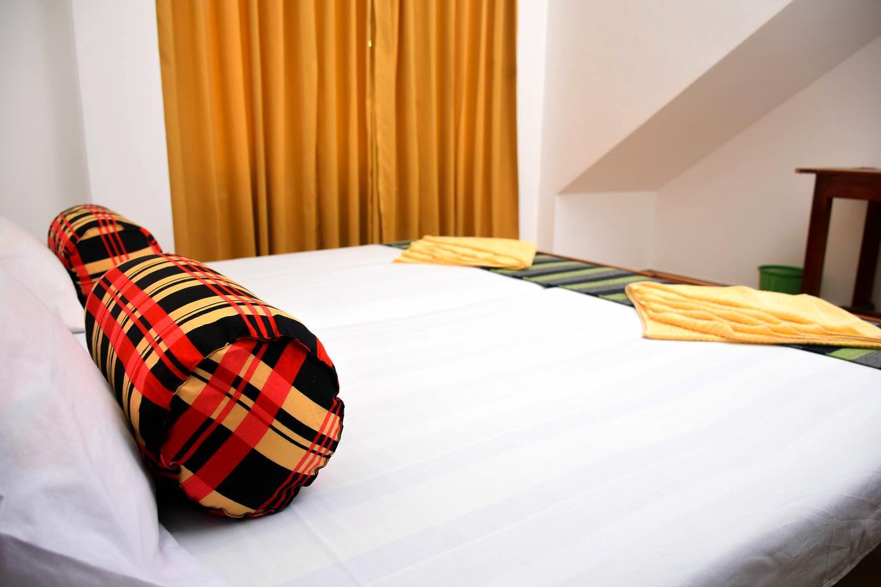 Vishmee Holiday Inn エンビリピティヤ エクステリア 写真