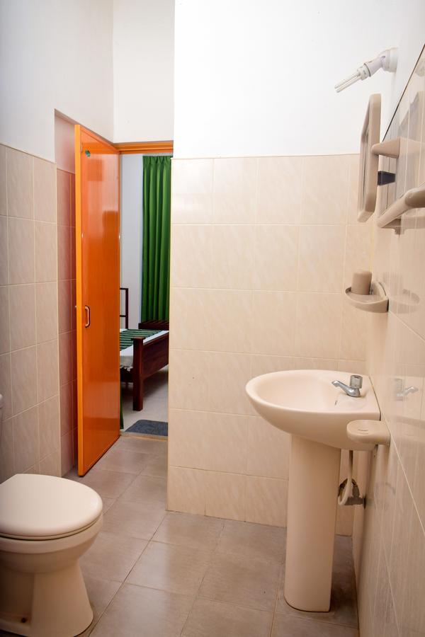Vishmee Holiday Inn エンビリピティヤ エクステリア 写真