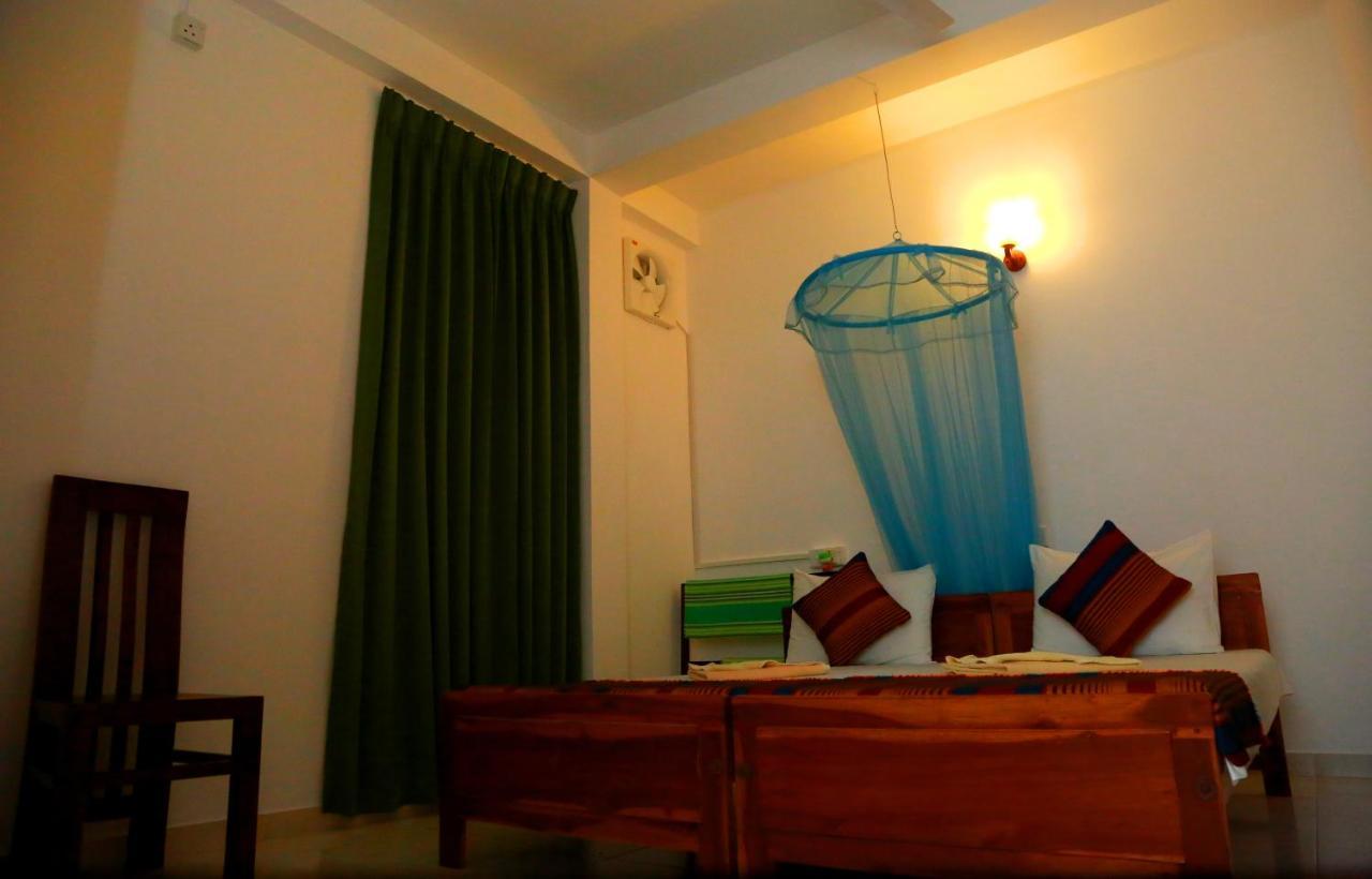 Vishmee Holiday Inn エンビリピティヤ エクステリア 写真