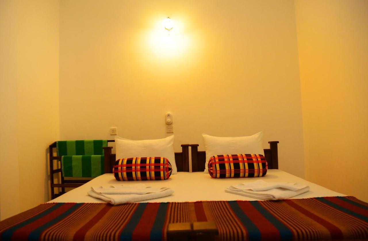 Vishmee Holiday Inn エンビリピティヤ エクステリア 写真